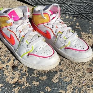 Nike Air Jordan 1 mid edge Glow GS size 1Y